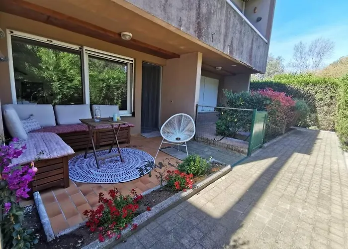 Neuf A 150m De La Hyeres